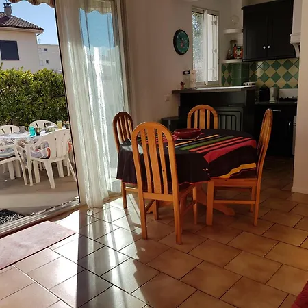 Narbonne-plage : T2 Climatise, 35m², Pieds Dans L'eau, 4 Pers. - Fr-1-795-50